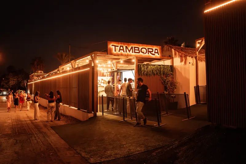 Entrada de Tambora Open Air de noche